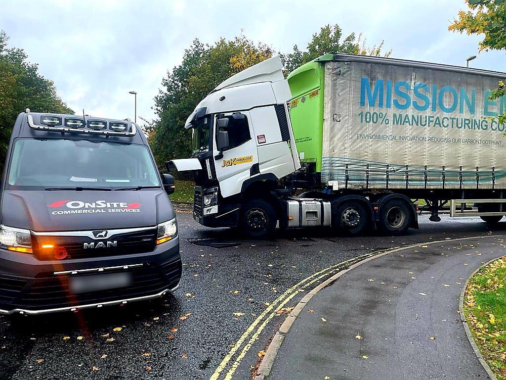 /wp-content/uploads/2023/02/WA0014_roadside_assistance-1.jpg